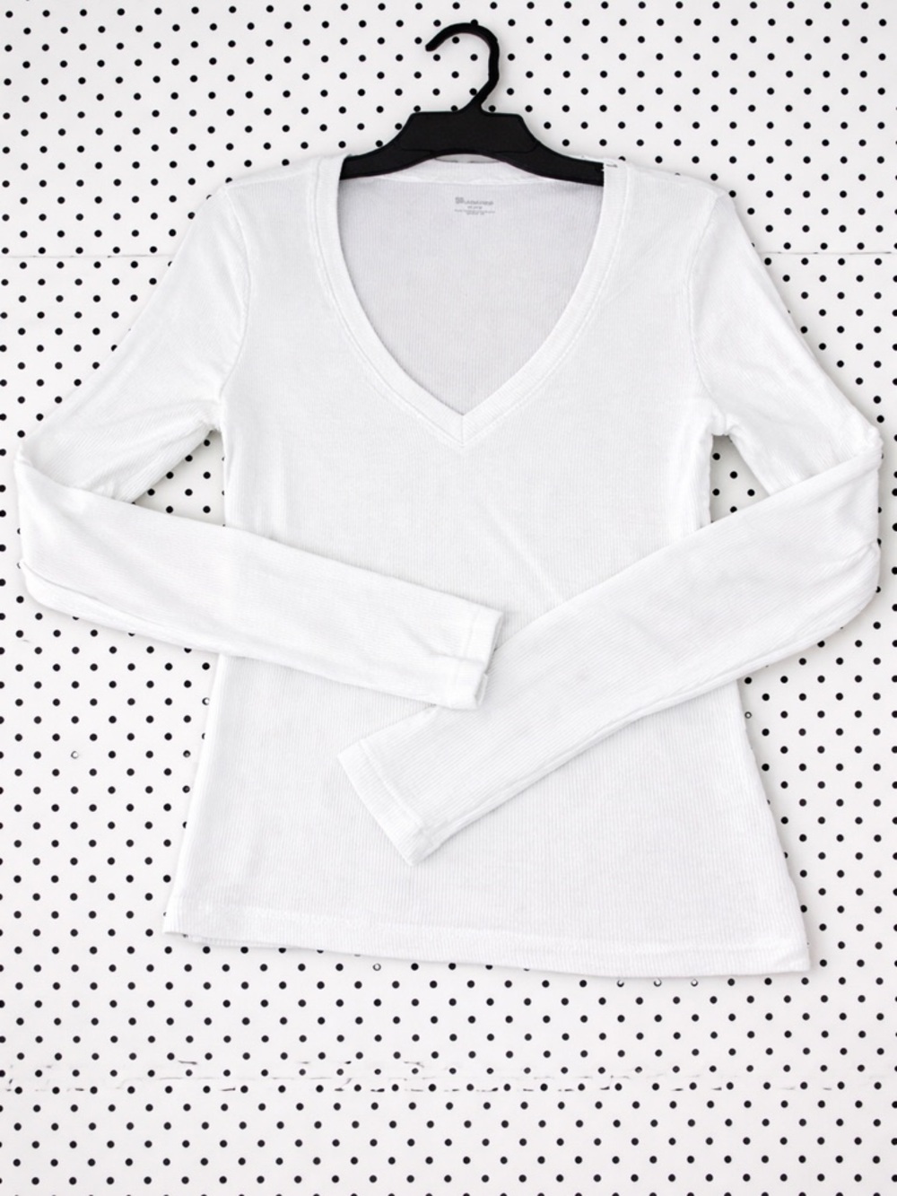 Women’s White V-Neck Long-Sleeve Top